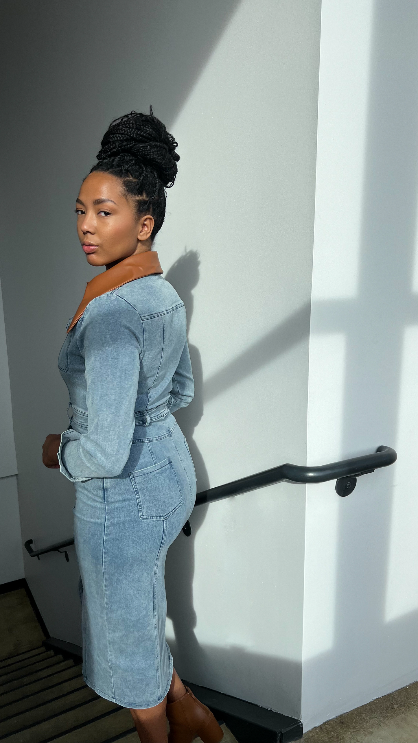 Jean midi dress with leather wide collar and pockets